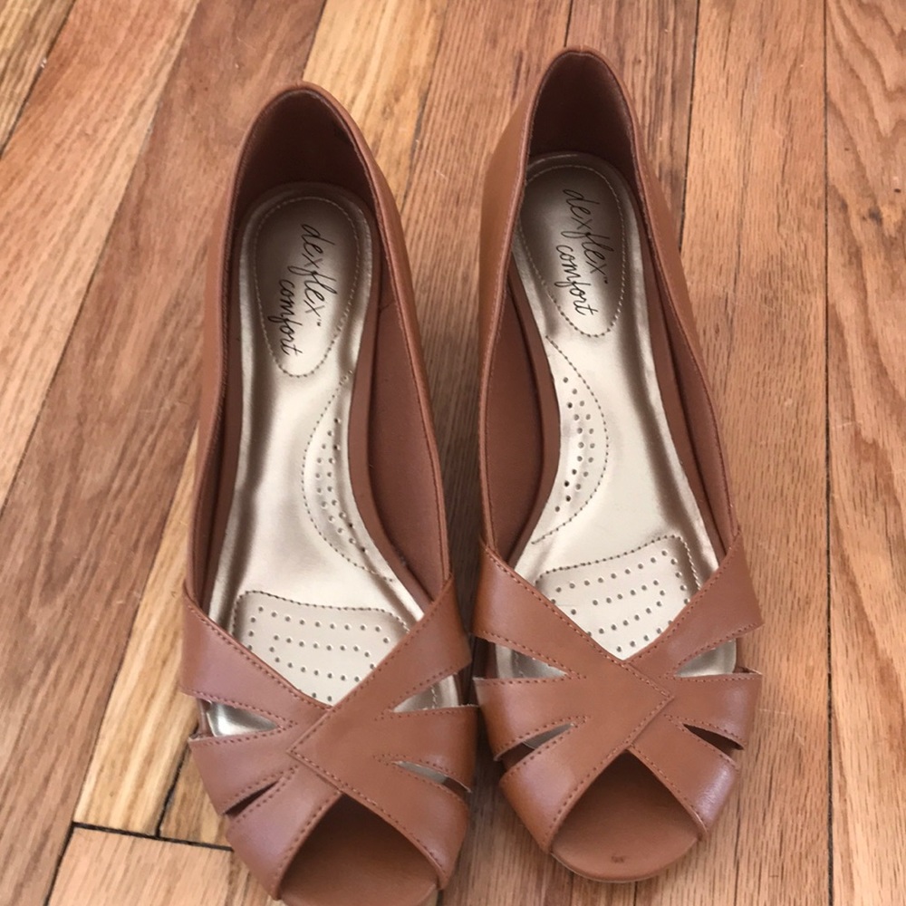 Sandal with small heel
